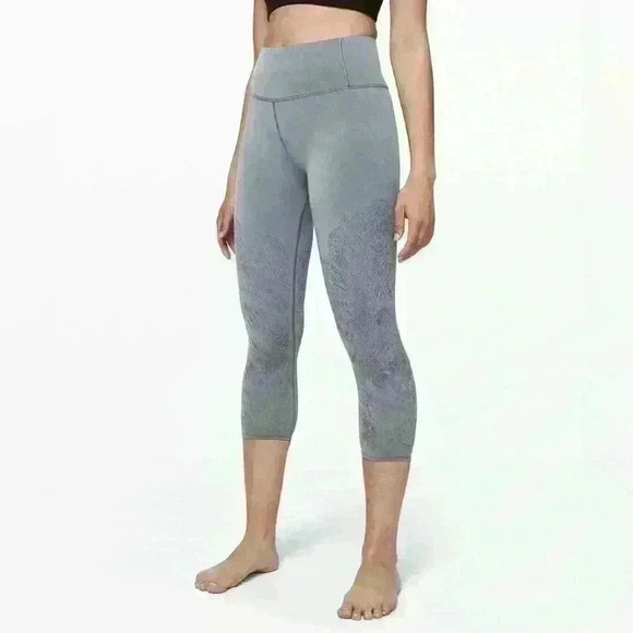 Lululemon Reveal Crop *Zen Expression~ Solar Grey ~ size 8 - Picture 1 of 16